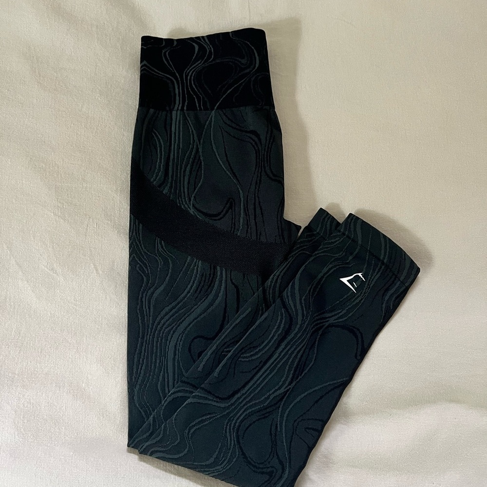 Gymshark Black Sculpt Seamless Leggings with Subtle Wave Pattern